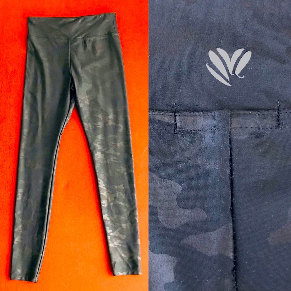 CAMOFLAUGE Camo Print LEGGINGS Small